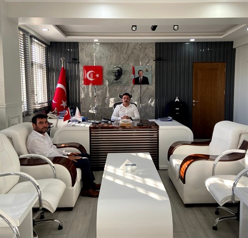 BATMAN ŞEHİT VE GAZİ AİLELERİ DERNEĞİ BAŞKANI ŞEYHMUS ÖZCAN , KAYMAKAMIMIZ SN. MUHAMMED YILMAZ'A HAYIRLI OLSUN ZİYARETİNDE BULUNDU